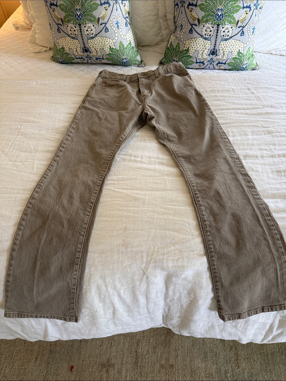 Levi’s Men's Bootcut Jeans in Taupe — Classic Everyday Style W30 L32